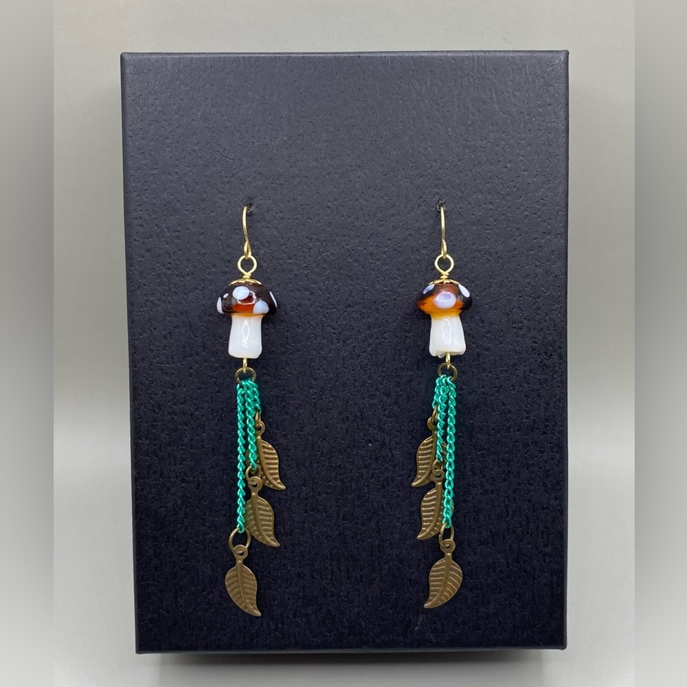 🌟2/$20 🍄🍃Fairycore Mushroom Green Chain Leaf Drop Earrings